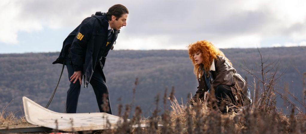 От «Покерфейса» до уборщицы-полицейской: 8 новых детективных сериалов, от которых не оторваться