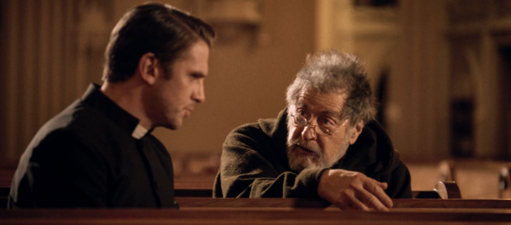 Рецензия на хоррор «Ритуал»: Аль Пачино и Дэн Стивенс изгоняют дьявола в американской глубинке