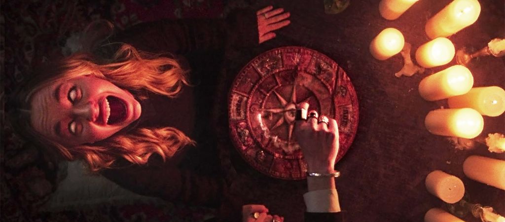 Уроки колдовства: рецензия на хоррор «Ведьмина доска» с Джейми Кэмпбеллом Бауэром