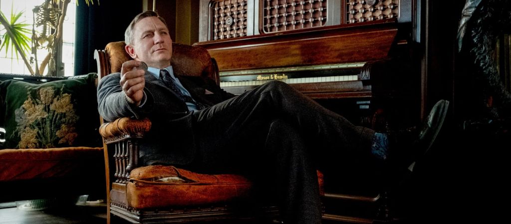 Заварить чай и укутаться в плед: 6 уютных детективов для прохладных вечеров