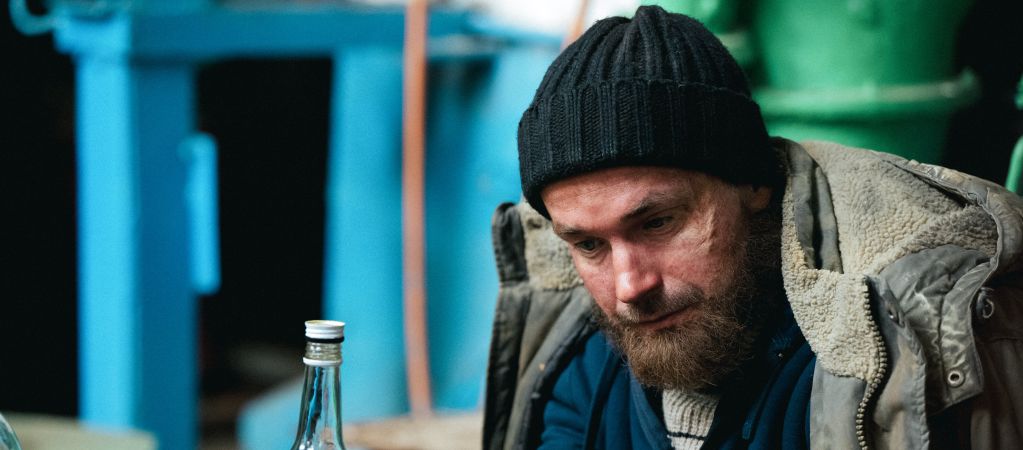 Жизнь дворовая: рецензия на сериал «Камбэк» – вояж в нулевые вместе с Александром Петровым