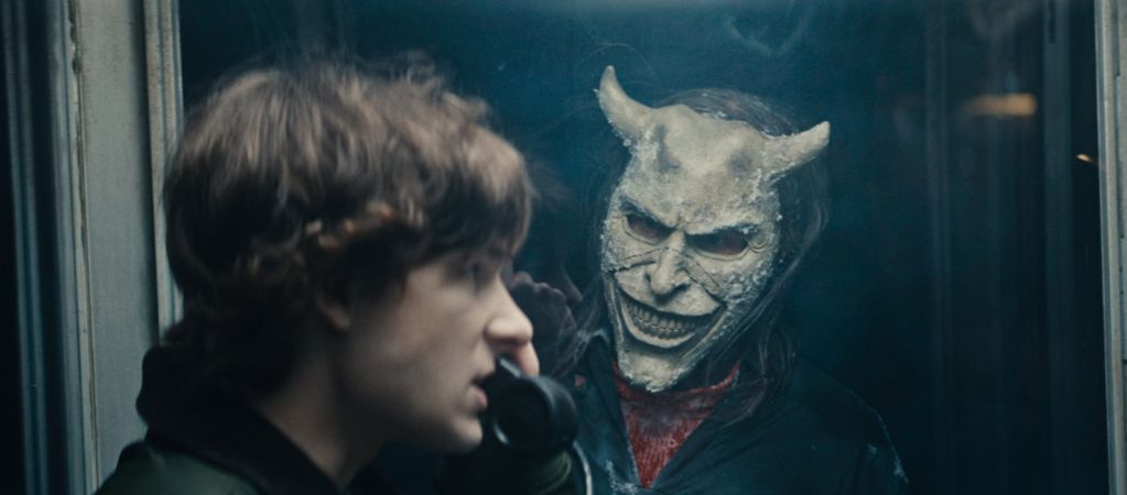 Рецензия на фильм «Черный телефон 2» — старорежимный хоррор для тех, кто устал от Neon и A24