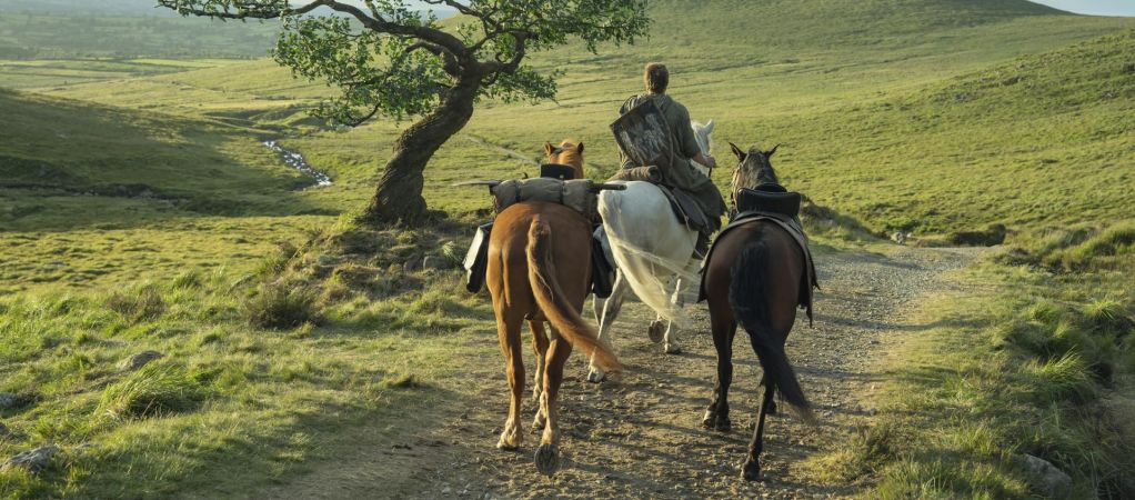 У Вестероса есть чувство юмора: какими вышли первые эпизоды сериала «Рыцарь Семи Королевств»?