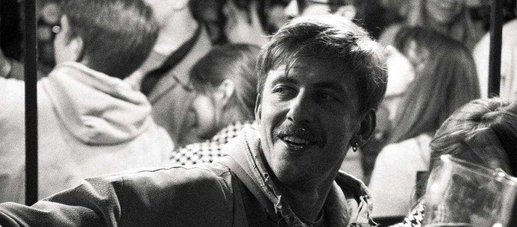 В российский прокат выходит фильм «Картины дружеских связей» В российский прокат выходит фильм «Картины дружеских связей»