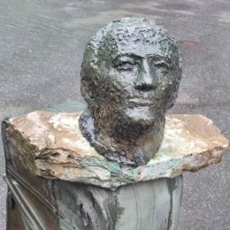 М. Найт Шмалян