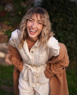 Кэролин Джания