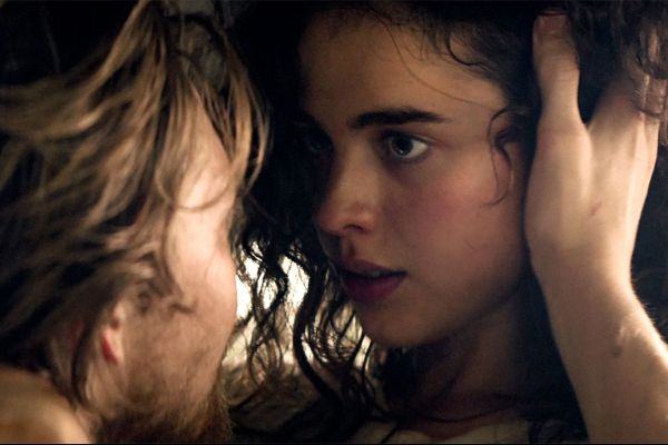 Рецензия на фильм «Звёзды в полдень» — эмиграционный кошмар Клэр Дени