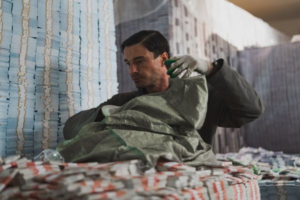 Рецензия на «Чужие деньги» — остросюжетный сериал о суровом мире криптопреступлений