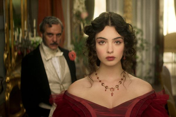 6 новых костюмных сериалов для тех, кто устал жить сегодняшним днем