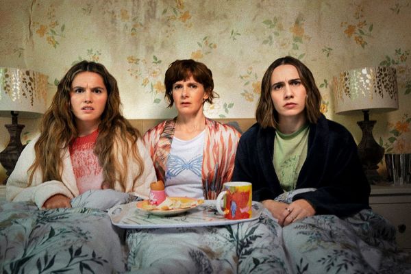 Рецензия на второй сезон сериала «Эти храбрые девочки» — шоу, которое не боится откровенного юмора