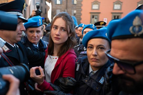 Смерть в Перудже: рецензия на сериал «Запутанная история Аманды Нокс» 