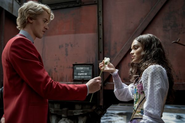 Что смотреть в кино на этой неделе: «Голодные игры: Баллада о змеях и певчих птицах» и «Выход 8»