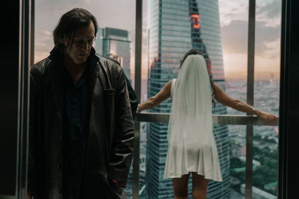 Егор Крид против лифта: рецензия на остросюжетный триллер «Вниз» 
