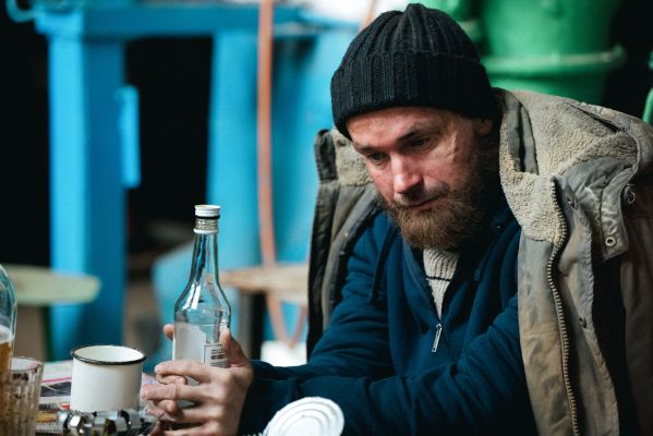 Жизнь дворовая: рецензия на сериал «Камбэк» – вояж в нулевые вместе с Александром Петровым