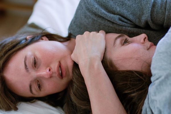 Что смотреть в кино на этой неделе: «Сентиментальная ценность» и «Я бы тебя пнула, если бы могла»