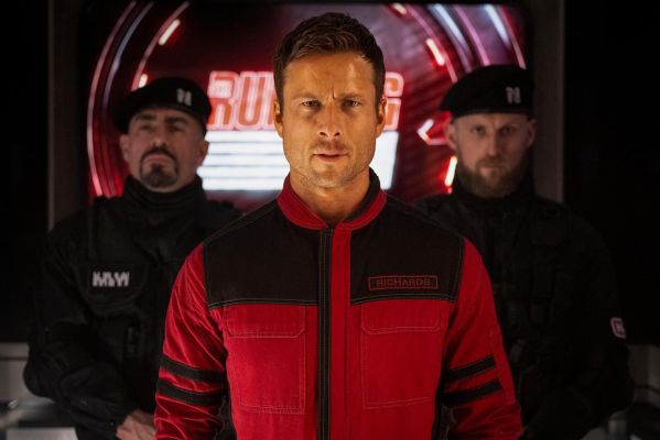 Рецензия на фильм «Бегущий человек»: круто ты попал на ТВ, ты звезда, давай народ удиви!