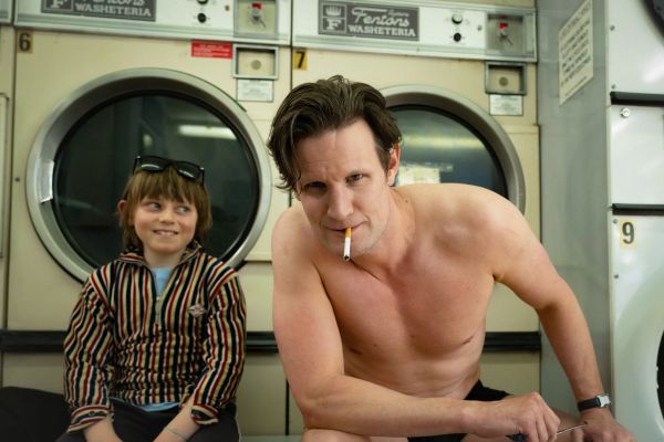 Рецензия на мини-сериал «Смерть Банни Манро» — черную комедию о трагичной жизни сексоголика