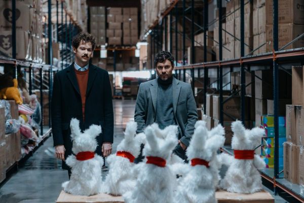 Рецензия на еще один новогодний фильм «Семьянин»: Павел Деревянко меняет профессию