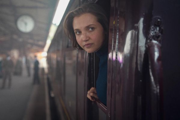 Рецензия на мини-сериал «Семь циферблатов Агаты Кристи»: чем разочаровывает новый детектив Netflix?