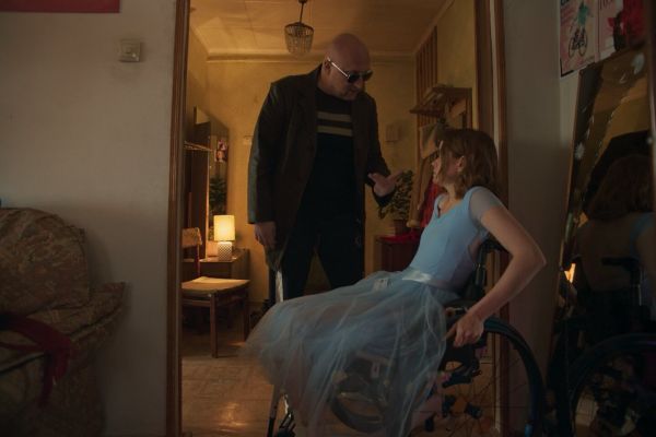 Уроки любви для Гоши Куценко: рецензия на сериал «Встать на ноги» 