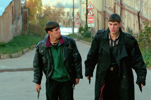 5 российских фильмов о 90-х и их наследии, которые должен увидеть каждый