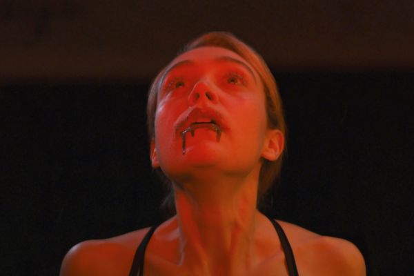 Кроваво-красный: 6 новых фильмов ужасов о вампирах, которые лучше «Морбиуса»