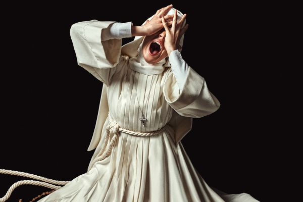 Испанское проклятье монахини: рецензия на хоррор «Сестра смерть»