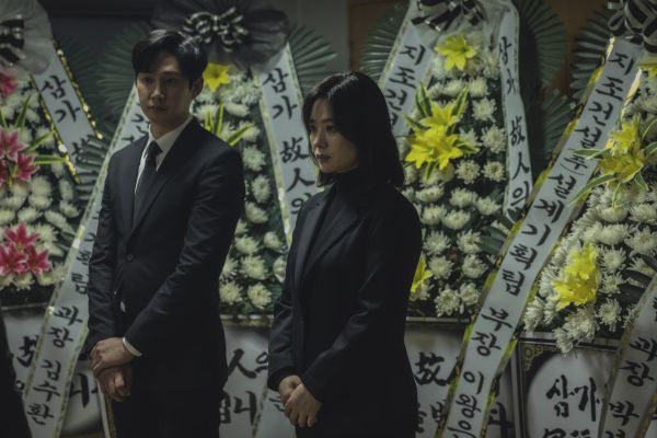 Рецензия на сериал «Фамильное кладбище» — корейский триллер о серии убийств из-за куска земли