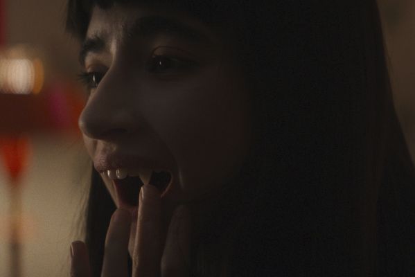 Рецензия на фильм «Вампирша-гуманистка ищет отчаянного добровольца» — страшно милый ромком о кровопийцах