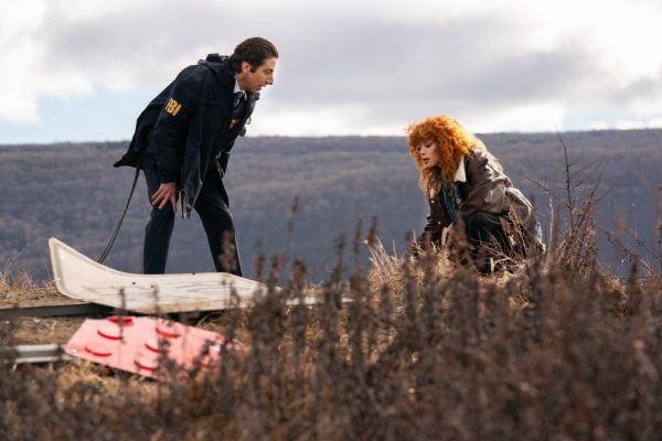 От «Покерфейса» до уборщицы-полицейской: 8 новых детективных сериалов, от которых не оторваться