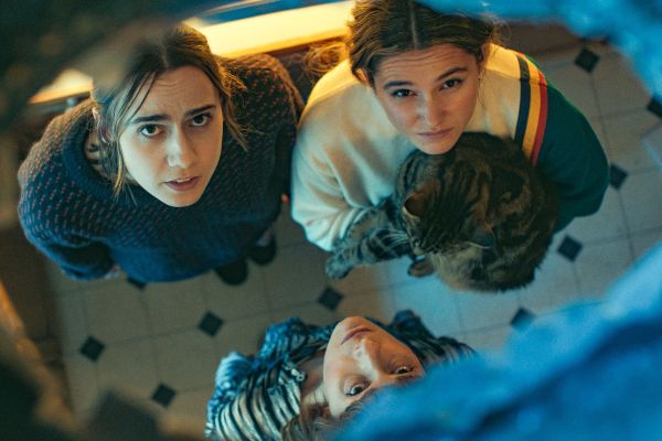 Рецензия на второй сезон сериала «Эти храбрые девочки» — шоу, которое не боится откровенного юмора