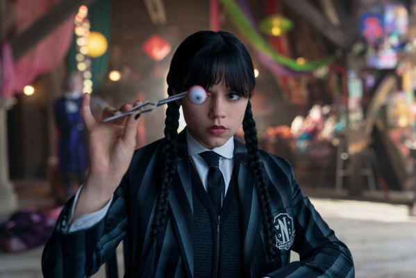 10 главных сериалов августа: «Уэнсдей», «Чужой: Земля» и «Миротворец»