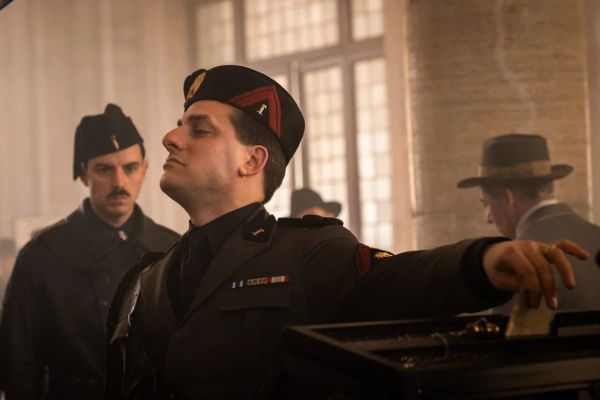 Рецензия на сериал «М. Сын века» — страшную историческую драму о зарождении фашизма от Джо Райта