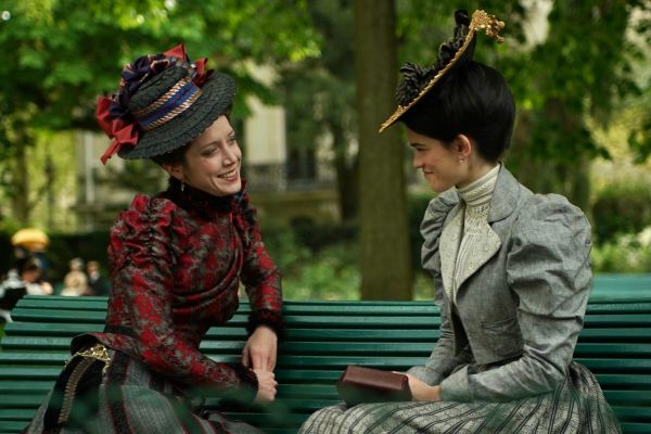 В Париж! В Париж! Рецензия на обаятельную французскую драму «Цвета времени»