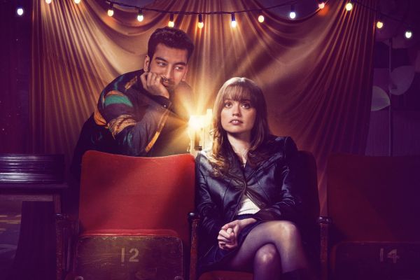 Аристократки, детективы, синефилы: 6 новых коротких британских сериалов на любой вкус
