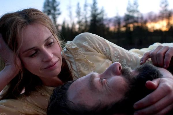 Рецензия на фильм «Сны поездов» — неспешную балладу о хрупкости и красоте в духе Терренса Малика