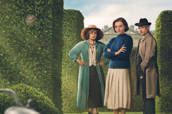 Рецензия на мини-сериал «Семь циферблатов Агаты Кристи»: чем разочаровывает новый детектив Netflix?