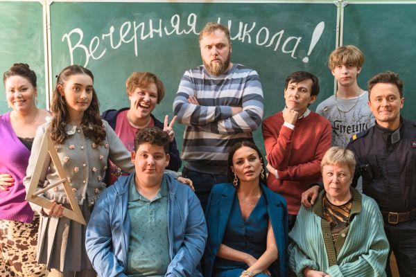 Рецензия на сериал «Вечерняя школа» — вторичный, но обаятельный ситком с Ильей Соболевым и Дмитрием Соколовым