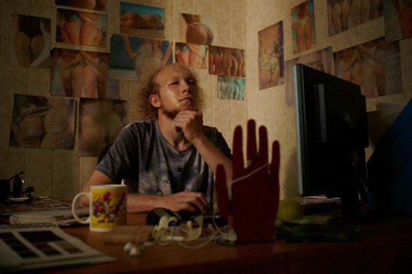 Кинопортал Фильм.ру приглашает на предпремьерный показ фильма «Ангелы не жужжат»