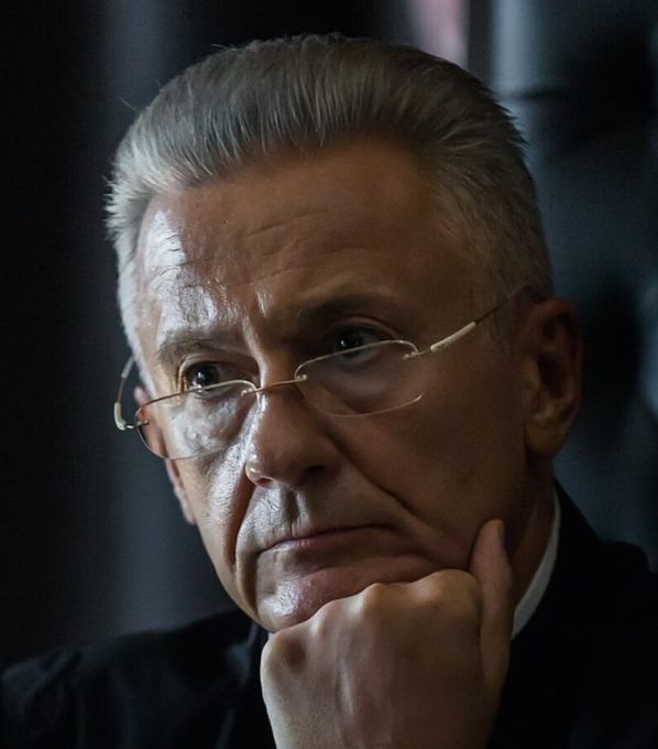 Рецензия на сериал «Ваша честь» — сильную российскую драму с Олегом Меньшиковым