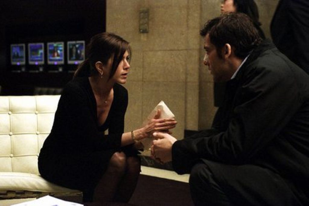 Полнометражные измены. Фильм derailed 2005. Melissa George derailed 2005. Венсан Кассель и Дженнифер Энистон в фильме. Измена из фильма.