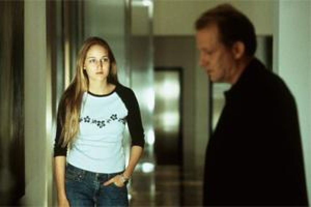 Стеклянный дом (2001) - Фото и кадры из фильма - Фильм.ру