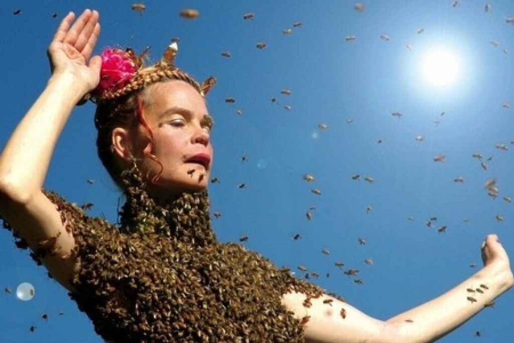 Баб бай. Королева пчел. Женщина пчела.