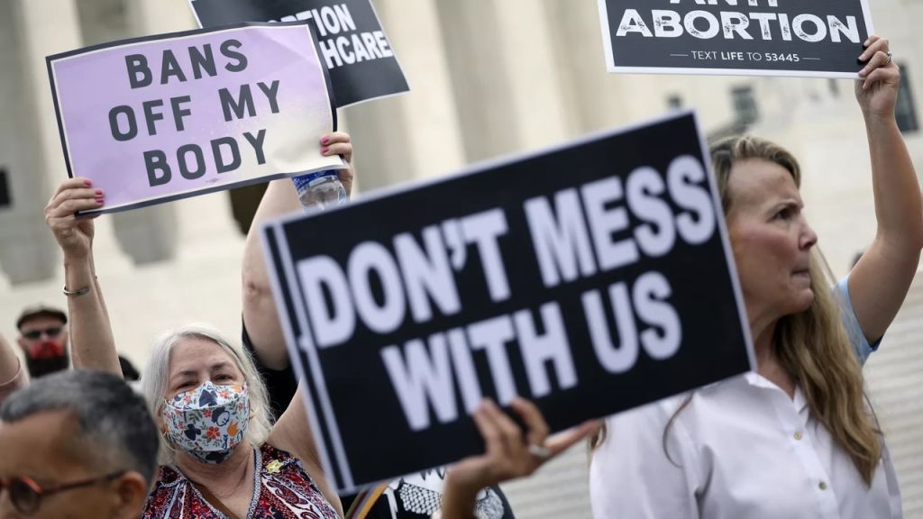 Disney и Netflix поддержат своих сотрудниц при желании сделать аборт