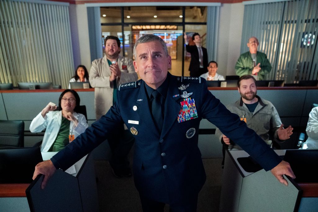 Появились первые кадры сериала «Космические силы» от автора «Офиса»