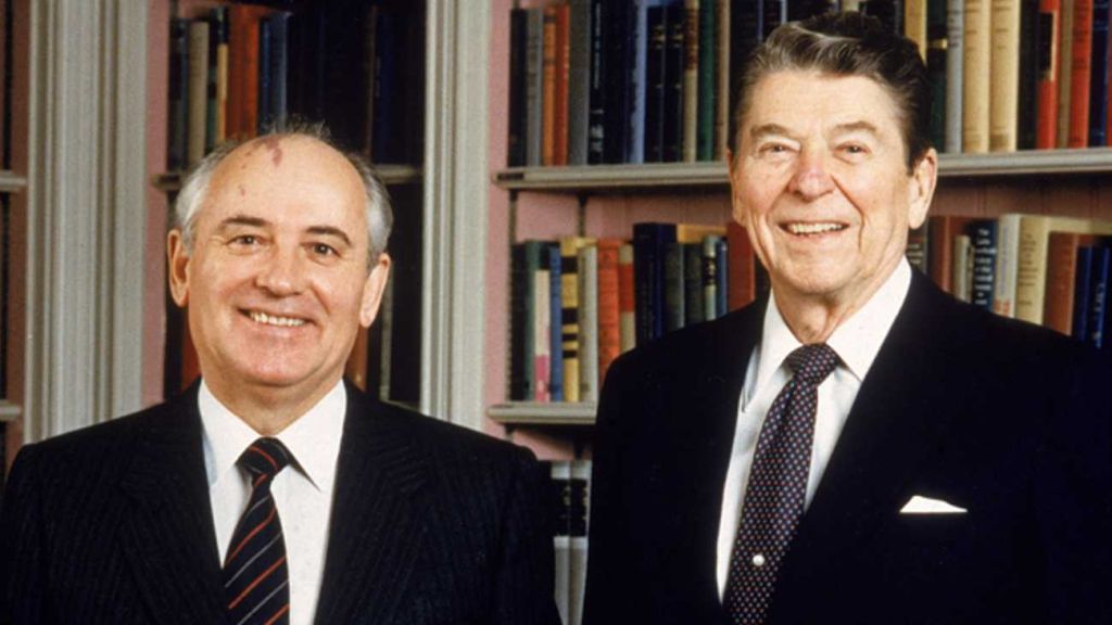Paramount поработает над сериалом о переговорах Горбачёва и Рейгана Gorbachev-reagan