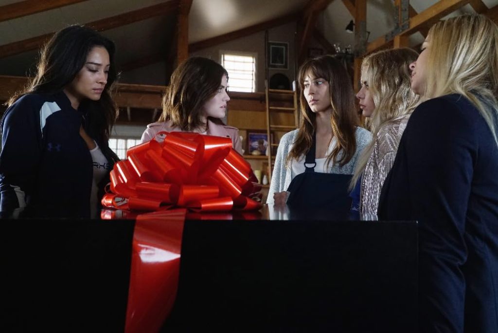 Милые обманщицы S7 E11