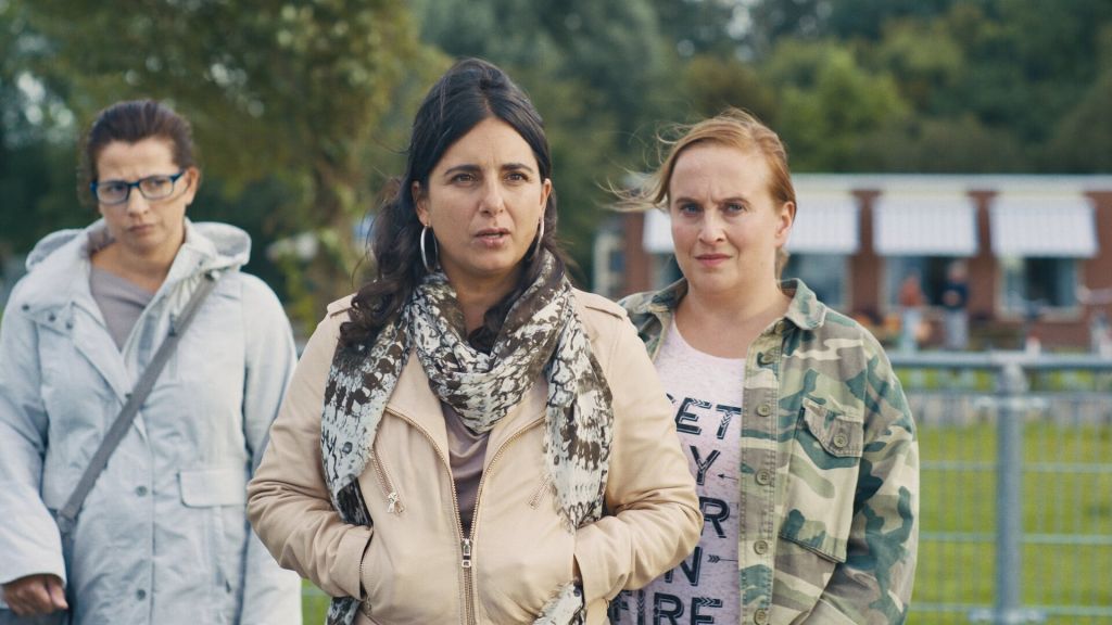 Родители на поле S01 E01