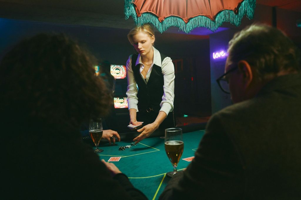 Нам покер S01 E01