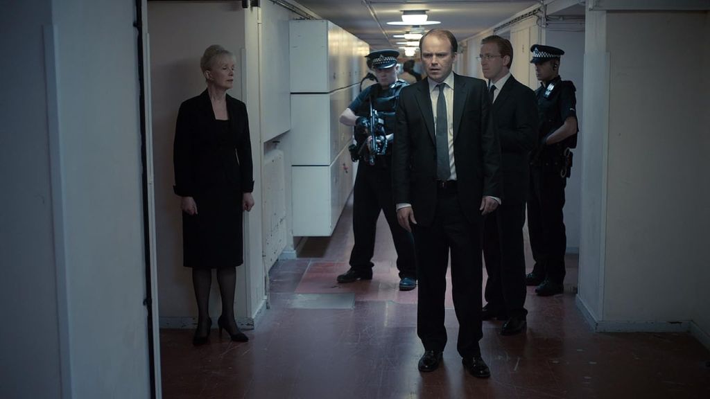 Черное зеркало S01 E01